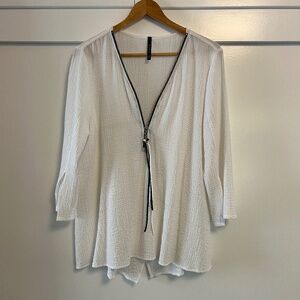 IC by CONNIE K Mod White/Black V-Neck Front Zip Crinkle Tunic Top M